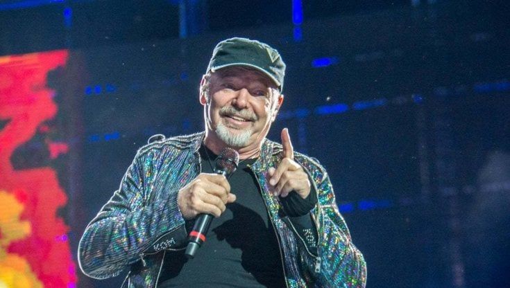 Vasco Rossi, nuovo spostamento dei concerti: rimandati a giugno 2022
