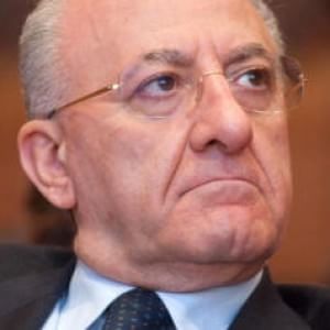 De Luca di nuovo nei guai, decade da sindaco per incompatibilit&agrave;