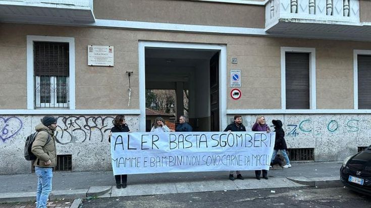 Aler stacca elettricità e gas a una donna con una figlia di 9 anni: presidio contro lo sgombero