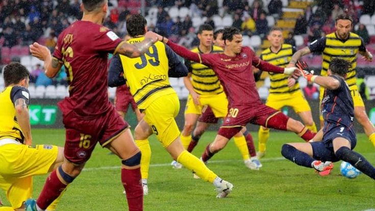 Il Parma vince a Cittadella e prosegue la marcia solitaria. Frena la Cremonese, avanza il Palermo