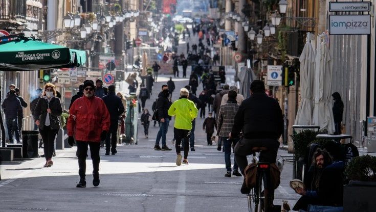 Uffici aperti, scuole e negozi pure: solo un siciliano su dieci resta a casa