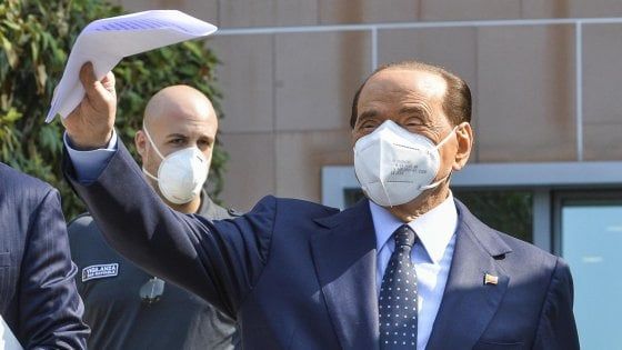Giuseppe Conte e Silvio Berlusconi insieme al convegno della Fondazione Dc