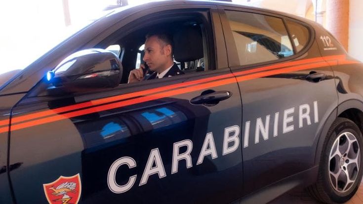 Collanine strappate per strada e al concerto: due arresti a Bologna