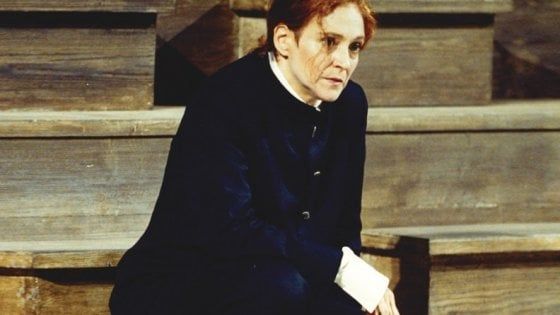 Teatro Due, Elisabetta Pozzi riporta Amleto a teatro Farnese