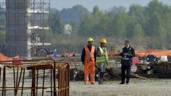 Mall e aeroporto, il Comune si affida al super consulente per "superare lo stallo"