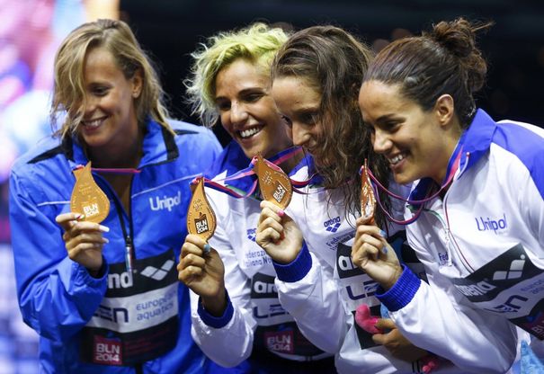 Nuoto, Federica trascina le azzurre: tre medaglie per l'Italia