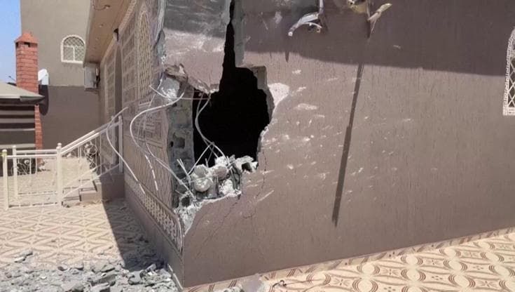 Arabia Saudita, i ribelli yemeniti colpiscono Taif sede di una base aerea: i danni alle abitazioni