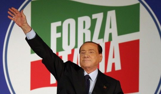 Berlusconi: "Grillo &egrave; come Hitler, fa paura e specula su cittadini disperati"
