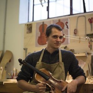 Artigiano del Cuore 2020, vince il liutaio Stefano Bertoli