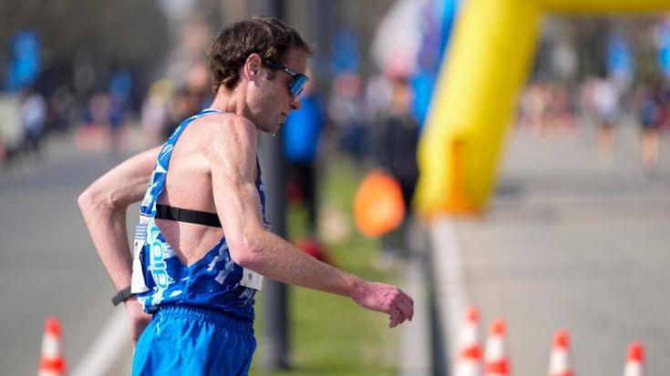 Schwazer, impresa a 41 anni: record italiano nella maratona di marcia