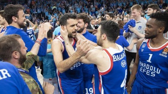 Basket, Eurolega: Efes alla Final Four, Barcellona ko in gara 5