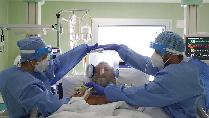Contagiati oltre quota mille: non succedeva dal 30 aprile ma il tasso di positività ora è dimezzato, il Piemonte resta in zona bianca