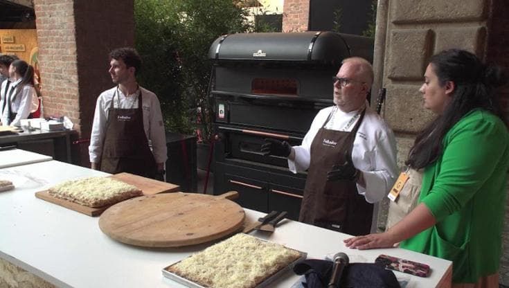 Antonio Follador porta il croque monsieur in teglia