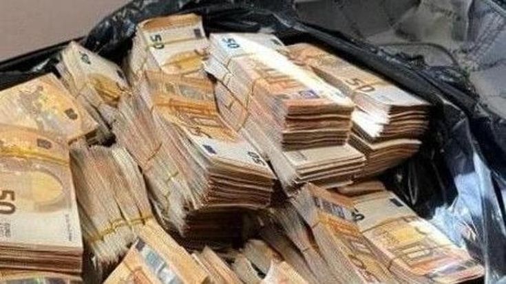 Vende salone di bellezza e riceve 59mila euro falsi: truffa da film in Svizzera
