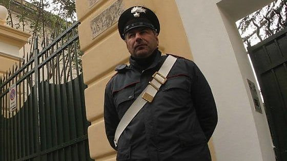 Bullismo, in 4 si presentano in caserma a Brindisi: "Abbiamo picchiato il 17enne sul bus"