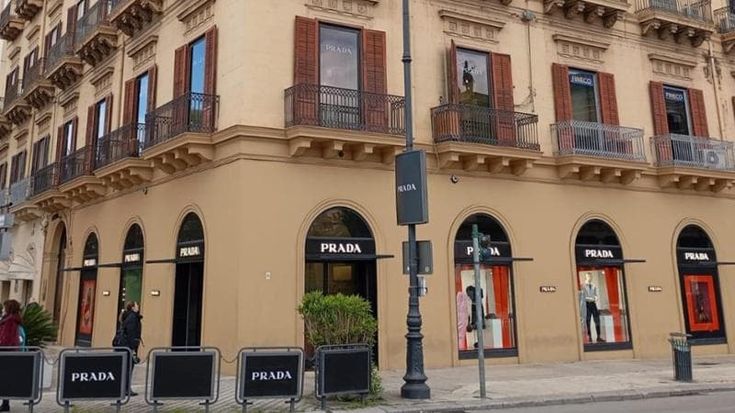 Prada, Hermés, Kors: il lungo addio alla cittàdelle griffe internazionali