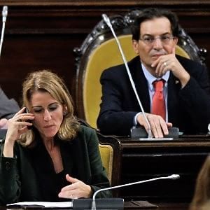 Il Pd scosso dal caso Crocetta. Ferrandelli si dimette da deputato e sfida i colleghi: "Lasciate la vostra poltrona"