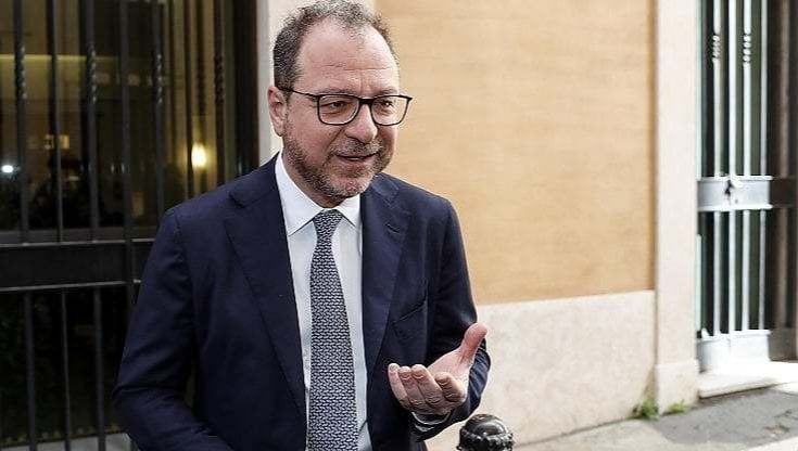 Mulè risponde a Renzi: "Comunicazioni via fax? Sì, ma abbiamo inviato anche una mail a tutti i gruppi"