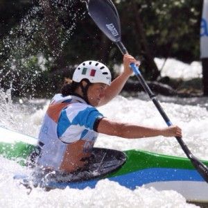 <span style="letter-spacing:0.0px">Costanza, a 19 anni campionessa del mondo di canoa. Ma la Canottieri rischia lo sfratto<br /></span>