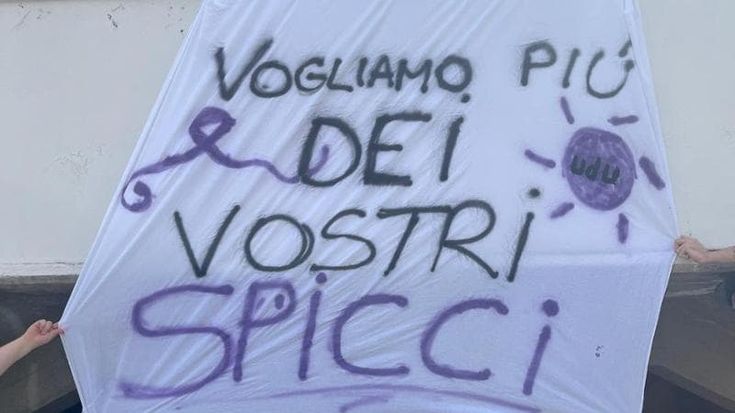 UniPa, striscioni per chiedere investimenti sulla salute mentale: “Vogliamo più dei vostri spicci”