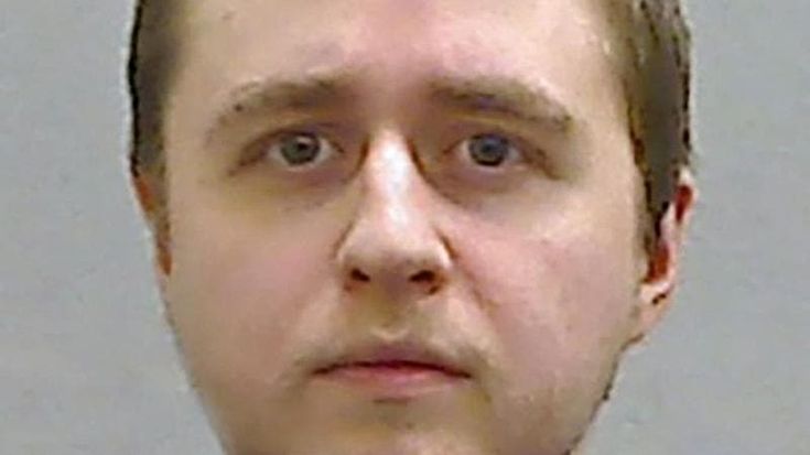 Irlanda del Nord, ergastolo al pedofilo che si fingeva bambina su Snapchat: una 12enne americana suicida