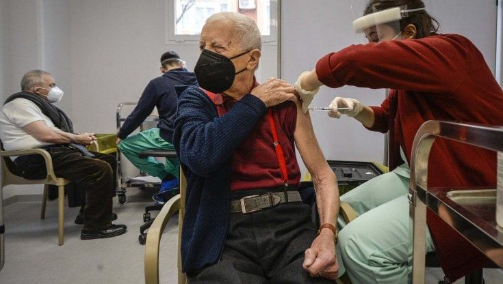  Vaccini Campania, ultime chiamate per gli over 80 ancora non iscritti