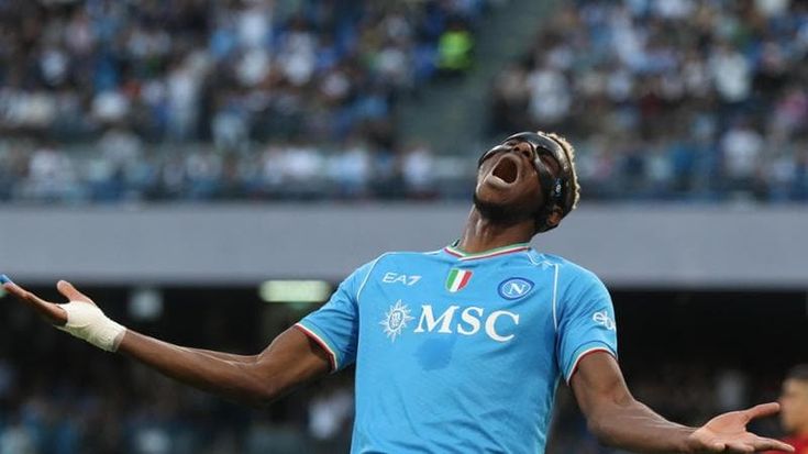 Napoli, il Chelsea torna a seguire Osimhen: i Blues sarebbero pronti ad offrire 100 milioni. Conte ha già scelto Romelu Lukaku come sostituto