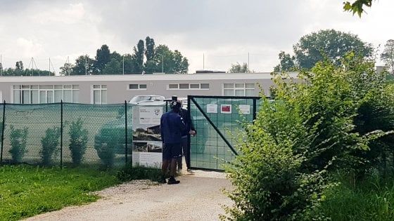 Brescia, Balotelli si presenta al centro sportivo per allenarsi ma viene rimandato a casa