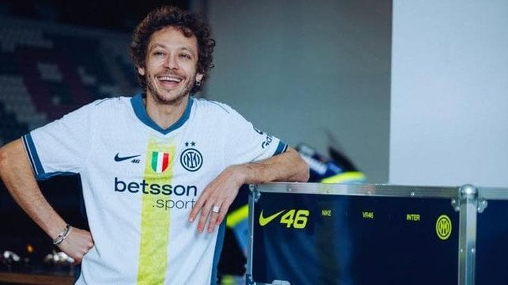 L’Inter per Rossi, Napoli per la città, Genoa in onore del Boca: il boom delle maglie celebrative
