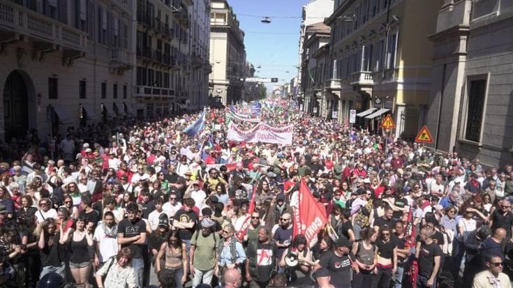 25 Aprile a Milano: “100mila in corteo”. La Brigata ebraica se ne va. Meloni: “Abbiamo un problema”