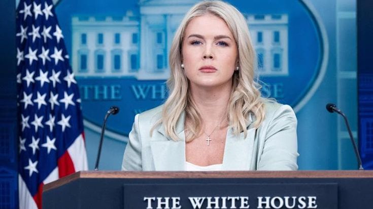 Lascia Leavitt, la portavoce della Casa Bianca. Trump: “Trascorrerà più tempo con i suoi figli”