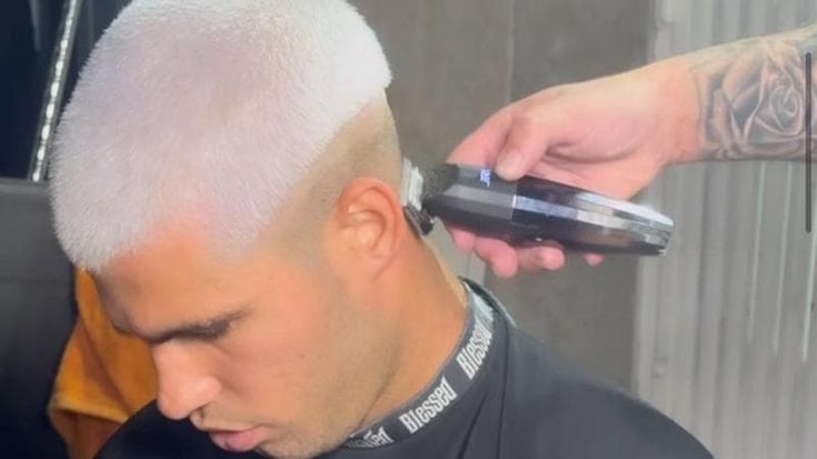 Alcaraz, nuovo look dopo la vittoria con Sinner agli Us Open: ora è biondo platino
