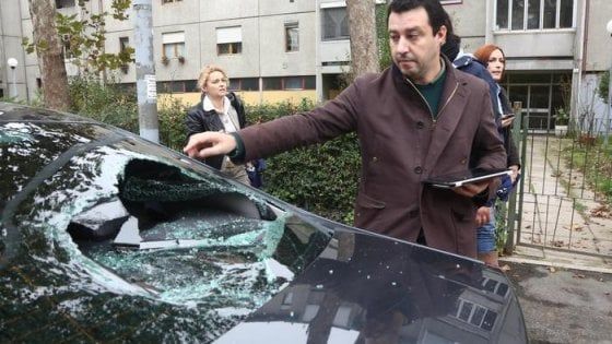 Assalto all'auto di Salvini, 20 attivisti a processo