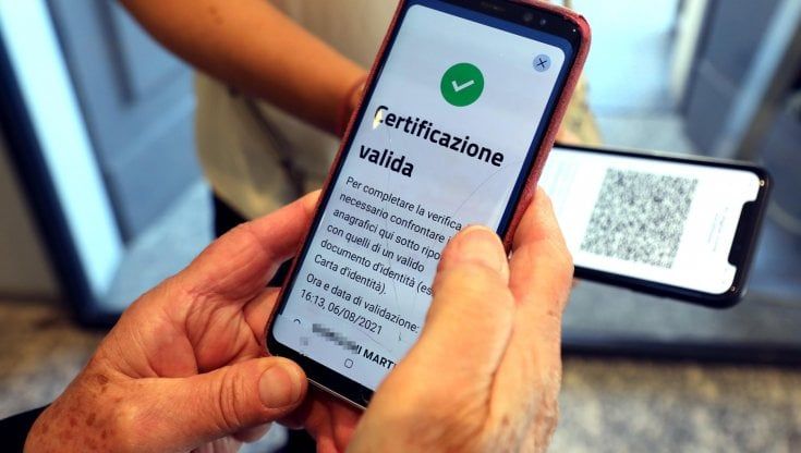 Green pass, Draghi firma dpcm per i luoghi di lavoro. Nelle aziende controlli non oltre 48 ore prima
