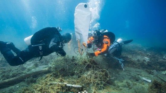 Eolie: cinque tonnellate di reti rimosse dai fondali