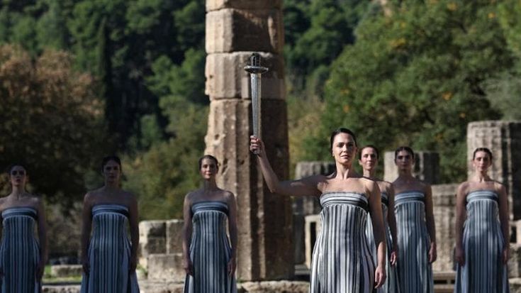 Cambia il primo tedoforo dei Giochi di Milano-Cortina: lo sciatore designato si è infortunato