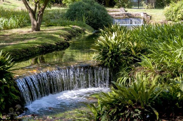 Siccità, i giardini di Ninfa a rischio: "Acqua ai minimi secolari" 