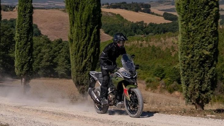 Tvs RTX 300, il crossover medio con dotazioni premium e prezzo sotto i 5 mila euro. Come va