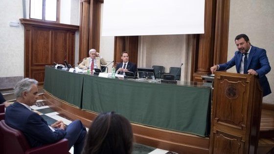 L'infettivologo Galli contro i 'negazionisti' della mascherina: "Da Lega messaggio pericoloso"
