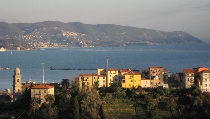 Venti di guerra, la Marina sbarra il porticciolo, protestano gli abitanti e l’ex ministro Orlando
