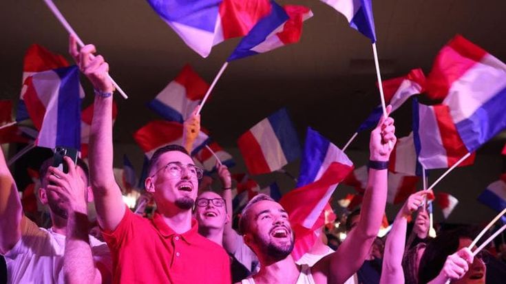 Francia 2024, la vittoria di Le Pen che va al 33%. Macron (20%) e la sinistra (28%) alleati al secondo turno. I risultati delle elezioni legislative
