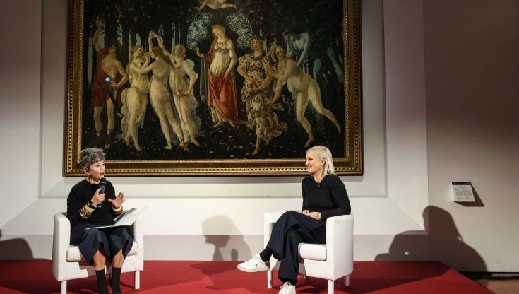 Maria Grazia Chiuri agli Uffizi: "La prima volta con Dior feci sfilare le modelle con le magliette femministe..."