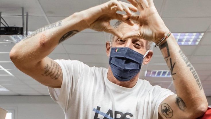 Lapo Elkann dona 450 mila euro per le famiglie colpite dall'emergenza Covid