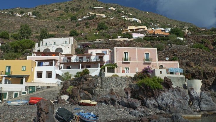 Da Lipari a Marettimo, la protesta dei residenti: "Noi, siciliani di serie B senza medici, prof e traghetti"