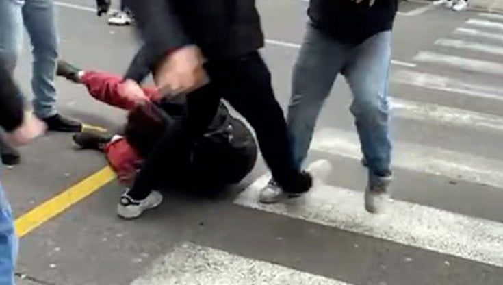La destra ora al governo condanni con chiarezza la violenza di chi ha aggredito