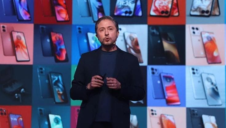 Lo smartphone può sopravvivere all’IA diventando un accessorio