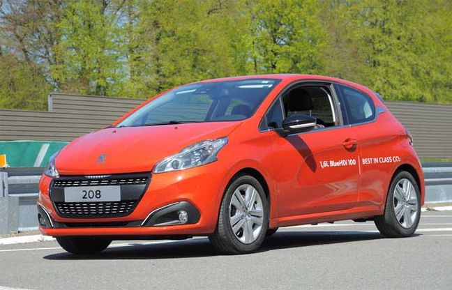 Nuova Peugeot 208, che record: 100 km con 2 litri