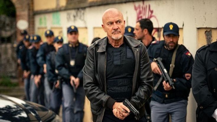 Claudio Bisio: “Faccio lo sbirro ma non amo le divise, sono figlio degli anni Settanta”
