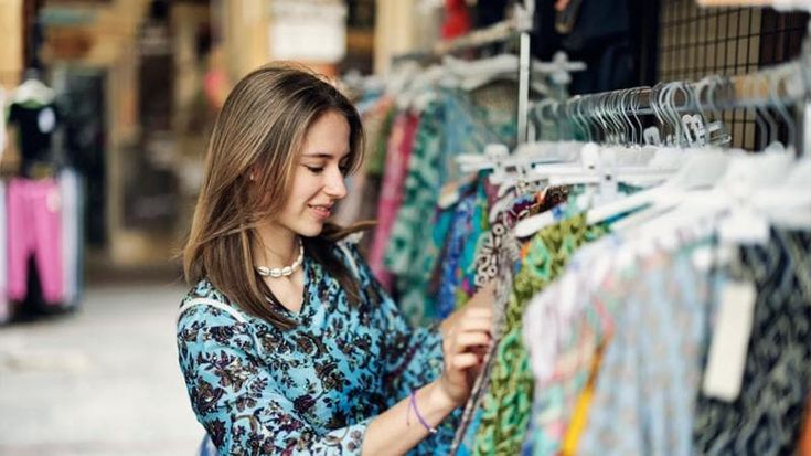 Retail: come clienti i giovani amano i negozi, ma come lavoratori ne stanno alla larga