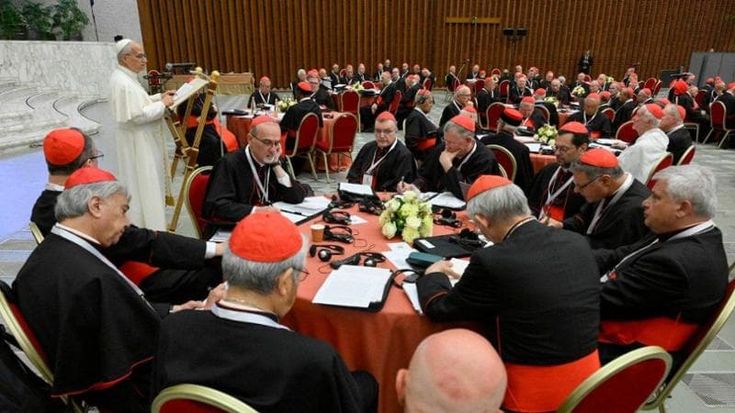 Al via il Concistoro in Vaticano, il Papa: “Risolvere i conflitti da esseri umani e non da bestie”